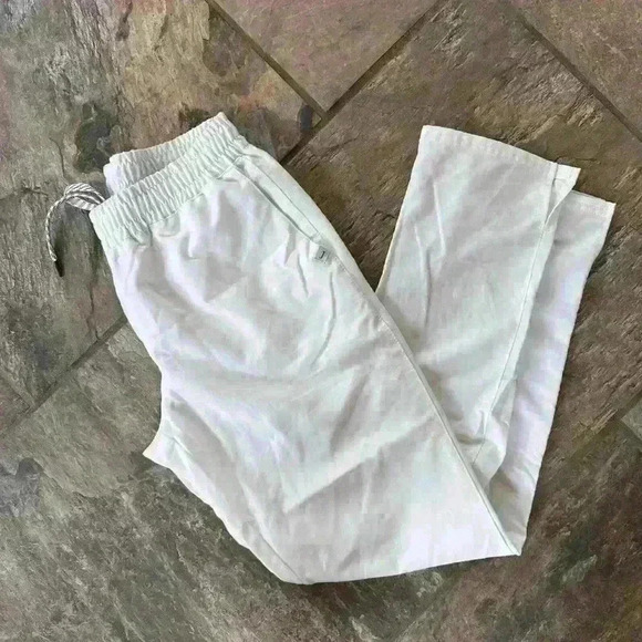 Jaanuu Essential Relaxed Medical Pant |
White | Size Small Scrub Pants - Picture 1 of 3